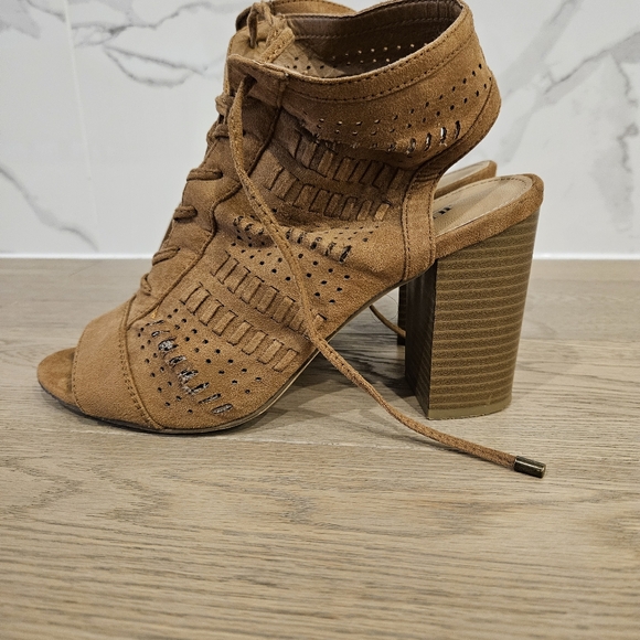 Womens Sz 7.5 Heels - Picture 4 of 6